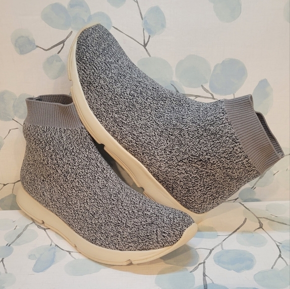 Vince Tyra Grey Knit Sock shoe size 8.5 - Picture 8 of 9